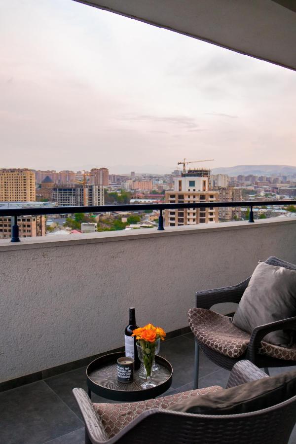 Hotelise L Bird Eye Apartment Jerevan Exteriör bild