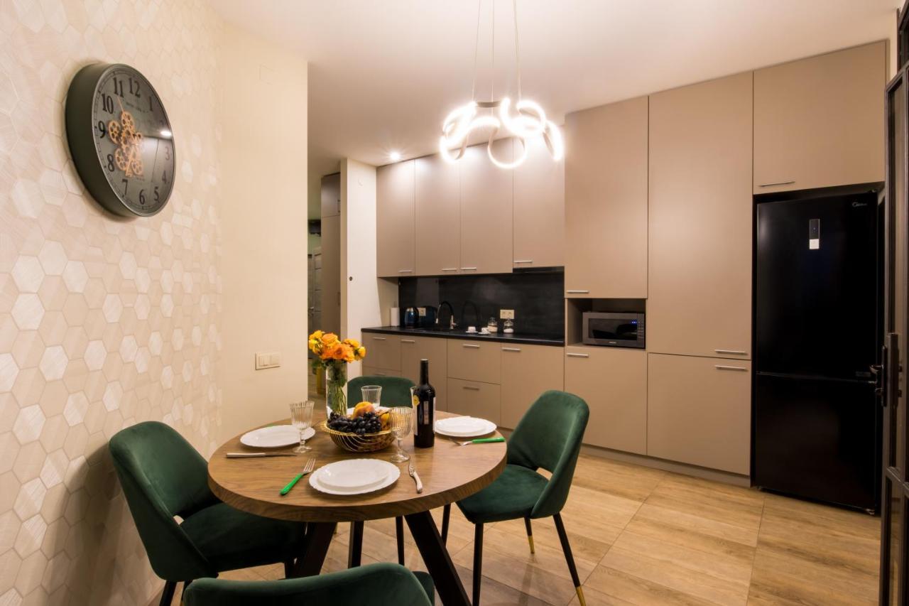 Hotelise L Bird Eye Apartment Jerevan Exteriör bild